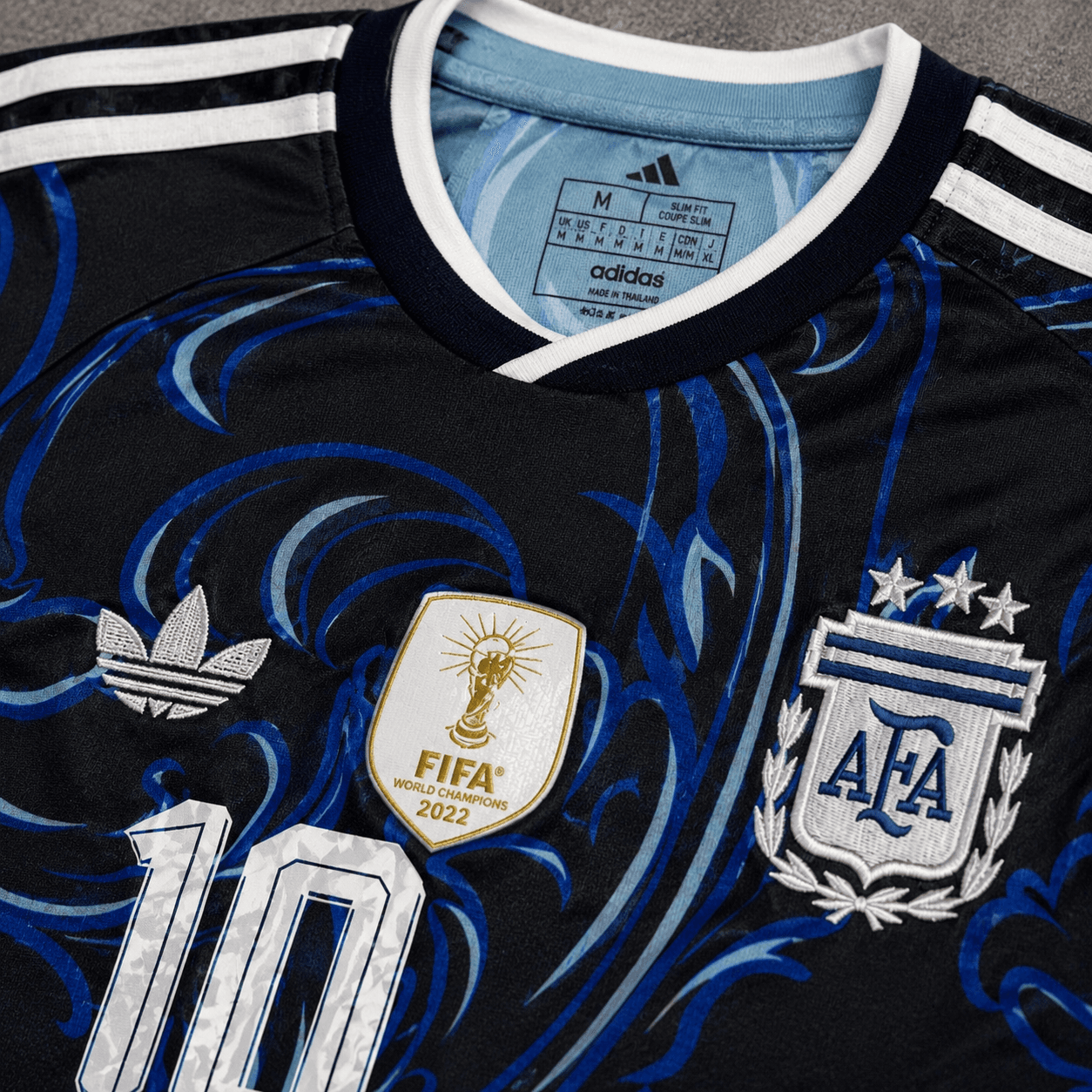 Camiseta Argentina Suplente 2026 - detalle escudo y parche