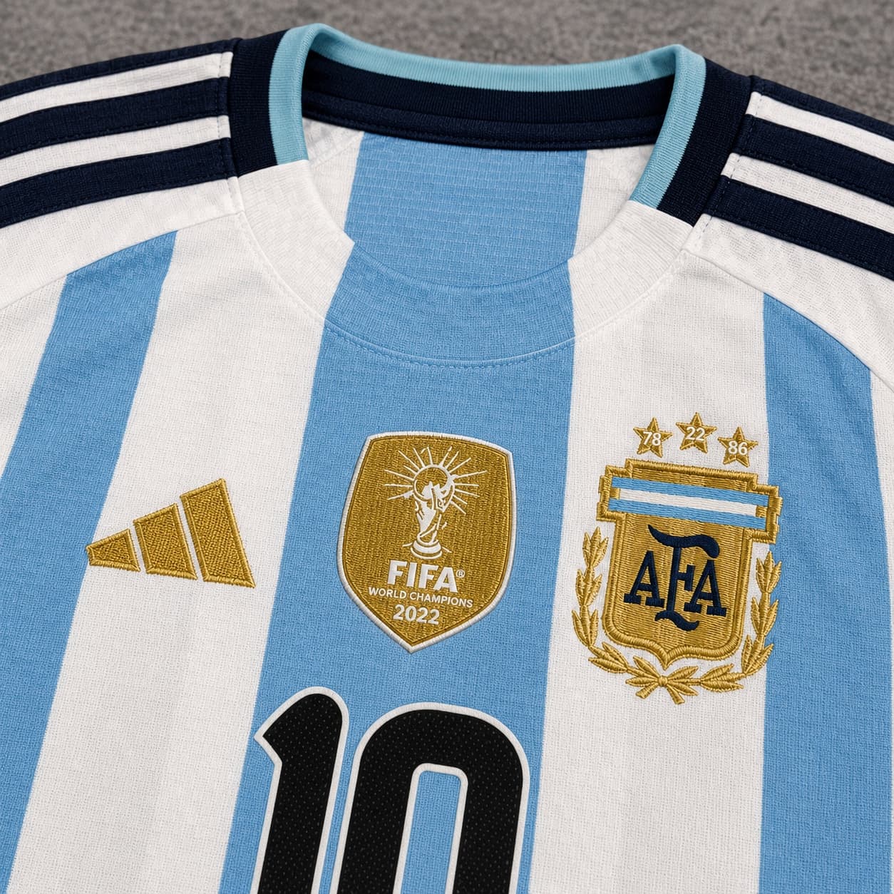 Camiseta Argentina Titular 2026 - detalle escudo y parche